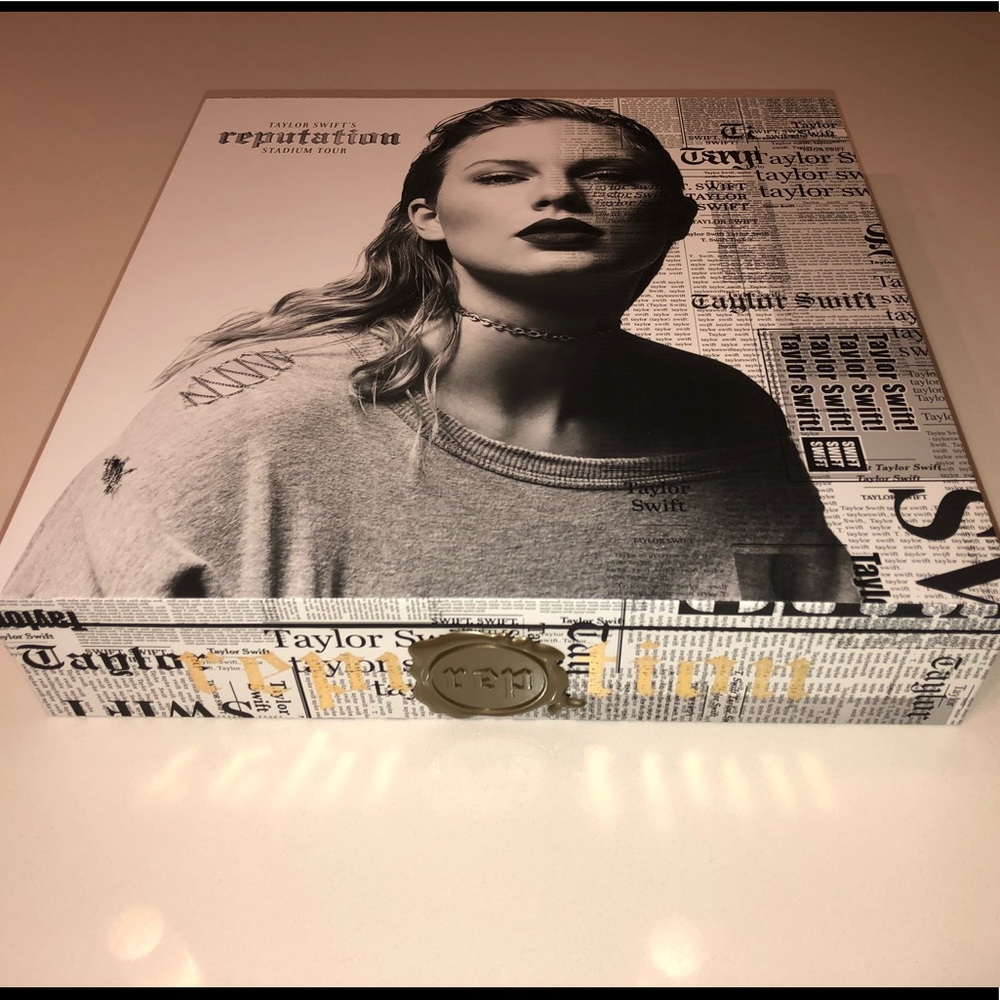 TAYLOR SWIFT REPUTATION TOUR VIP BOX